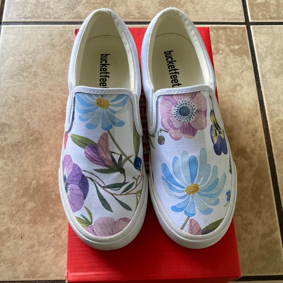 Bucketfeet low top canvas slip-ons like Vans with spring floral design - Picture 2 of 8